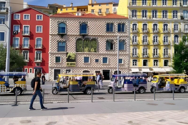 lisbon-private-tuk-tuk-sightseeing-tour-historic-stories