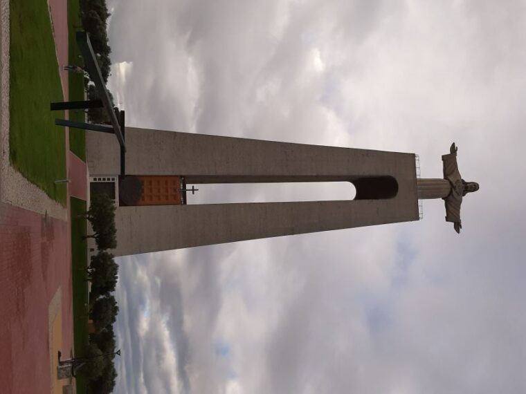 lisbon-private-tuk-tuk-tour-christ-the-king-abril-bridge