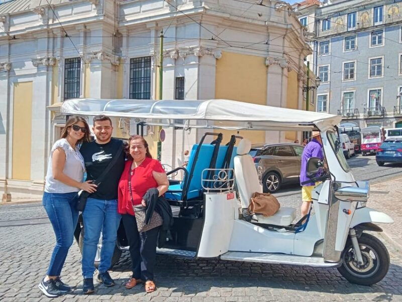 lisbon-private-tuk-tuk-tour-historical-old-city-sightseeing