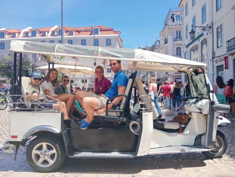 lisbon-private-tuk-tuk-tour-historical-old-city-sightseeing