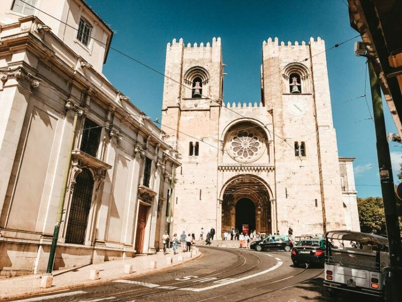 lisbon-private-tuk-tuk-tour-of-the-historic-neighbourhoods