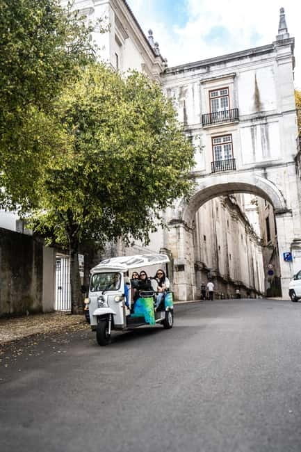 Lisbon: Private Tuk Tuk Tour with Optional Boat Cruise - Key takeaways