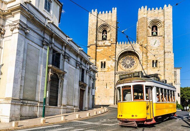 Lisbon - Private Vintage Tuk Tour with Hotel Pickup - Key Points