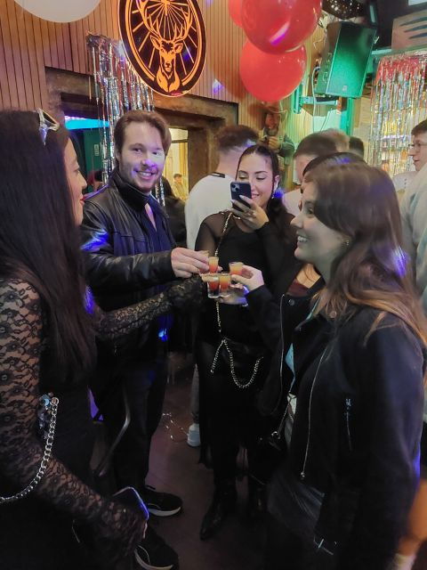 lisbon-pub-crawl-1h-of-open-bar-shots-and-vip-club-entry