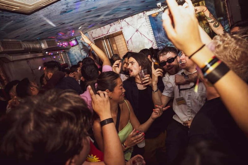 Lisbon Pub Crawl with Free Drinks - Who Is This Tour Best For?