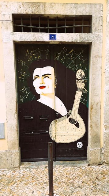 lisbon-real-walk-and-vip-fado-concert-at-principe-real