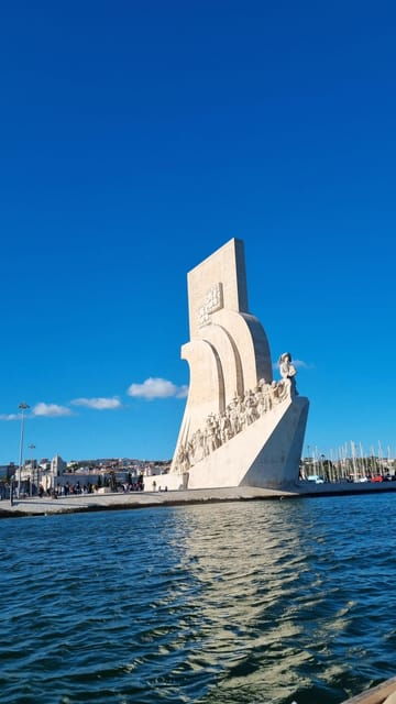 lisbon-relax-in-the-waves-luxurious-boat-open-bar-and-snack