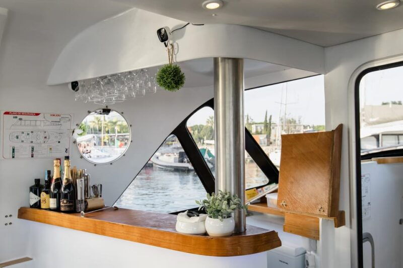 lisbon-relax-in-the-waves-luxurious-boat-open-bar-and-snack