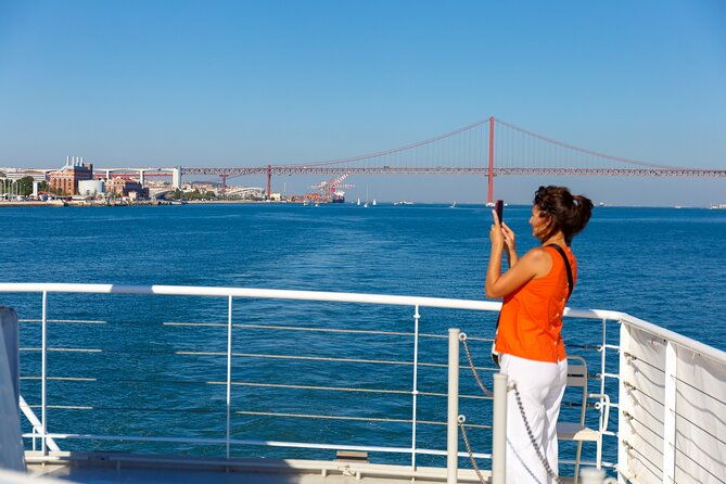 lisbon-river-boat-sightseeing-tour-with-a-drink