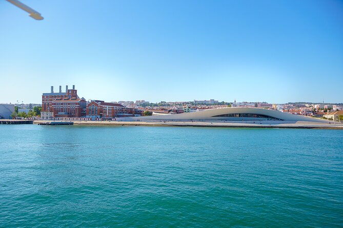 lisbon-river-boat-sightseeing-tour-with-a-drink