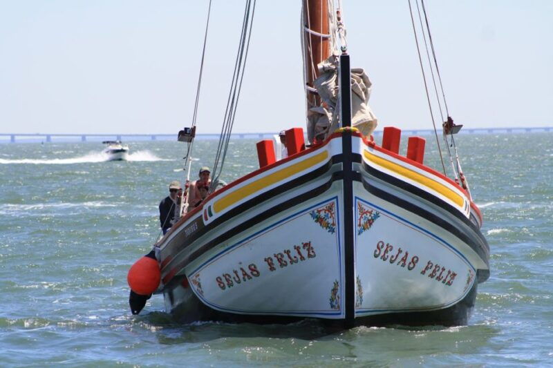 lisbon-river-tagus-sightseeing-cruise-in-traditional-vessel