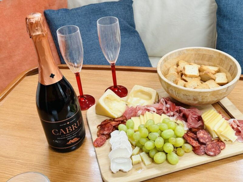 lisbon-romantic-sunset-cruise-with-wine-portuguese-tapas-2