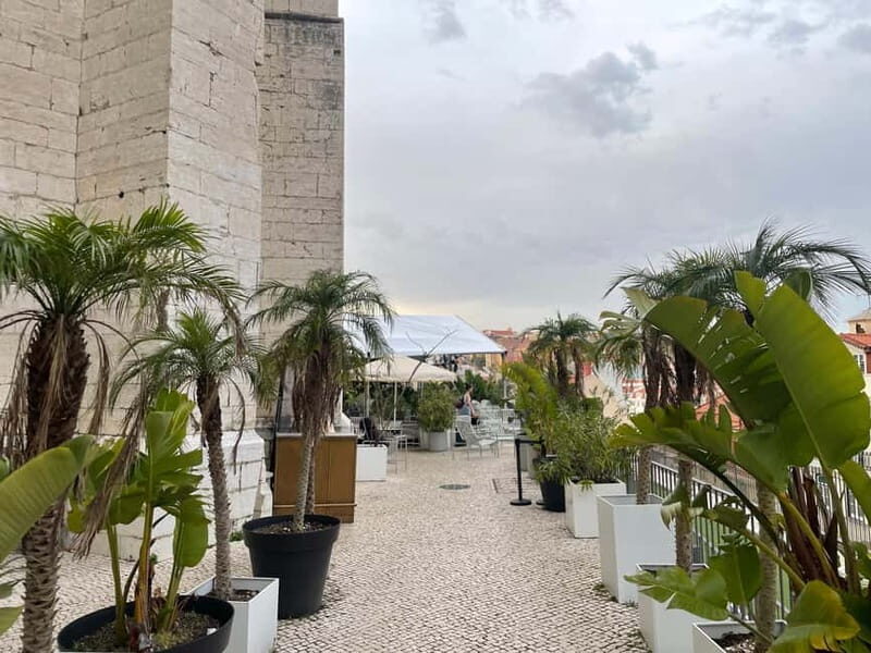 Lisbon : Rooftop Revelry: Sky Tour with 6 Rooftops & Drinks - Who Should Consider This Tour?