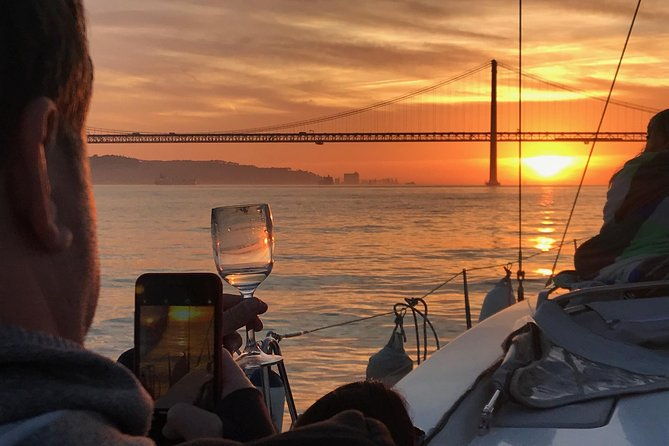 lisbon-sail-cruise-at-night-with-wine