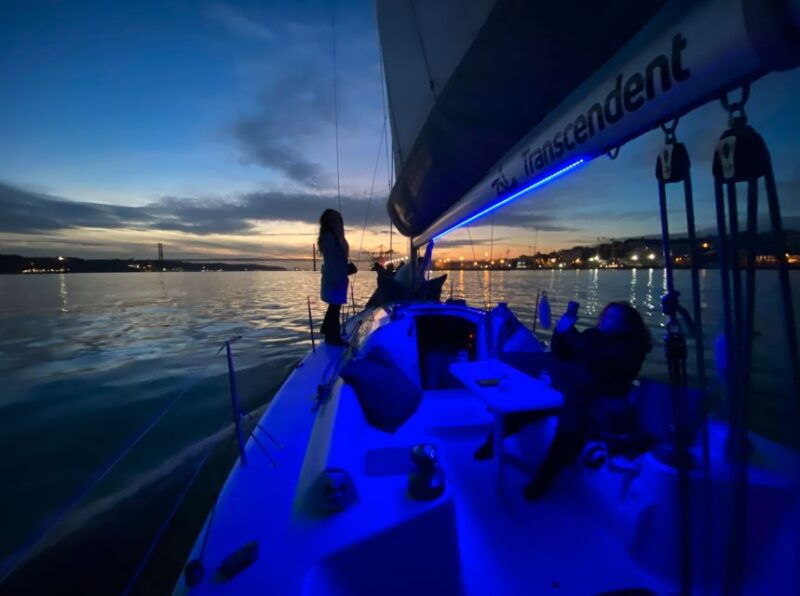 lisbon-sailboat-tour-w-local-guide-and-open-bar-green-wine