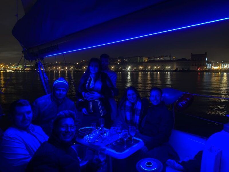 lisbon-sailboat-tour-w-local-guide-and-open-bar-green-wine