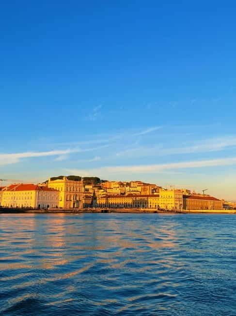 Lisbon Sailing Boat Tour: Beach Stop with snacks and drinks - Key Points