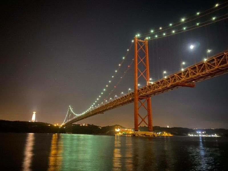 lisbon-sailing-tour-by-night