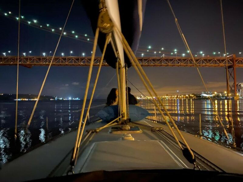 lisbon-sailing-tour-by-night