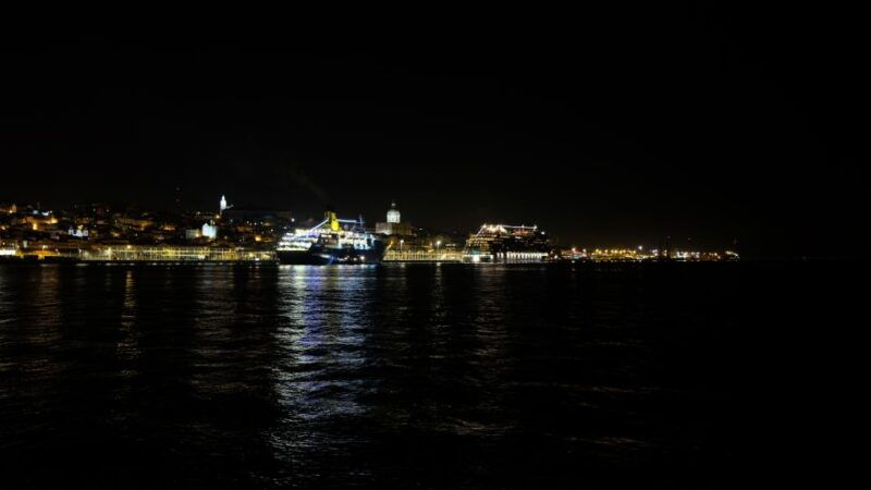 lisbon-sailing-tour-by-night