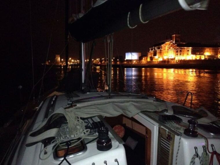 lisbon-sailing-tour-by-night