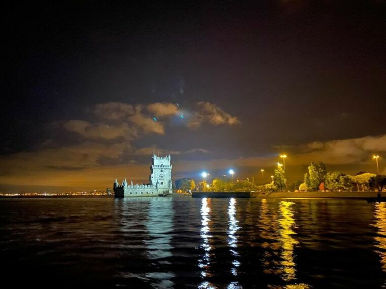 lisbon-sailing-tour-by-night