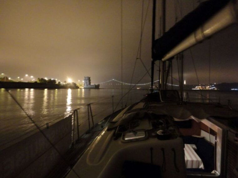 lisbon-sailing-tour-by-night