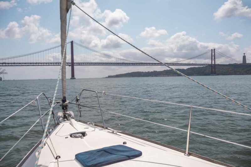 Lisbon: Sailing trip on the Tagus River - An immersive 3-hour voyage on Lisbon’s most scenic waterway