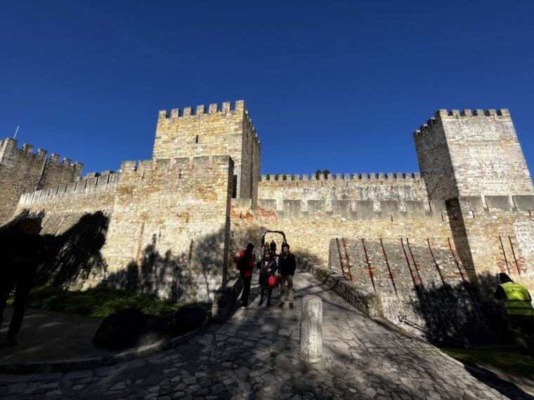lisbon-saint-georges-castle-entry-ticket-and-guided-visit