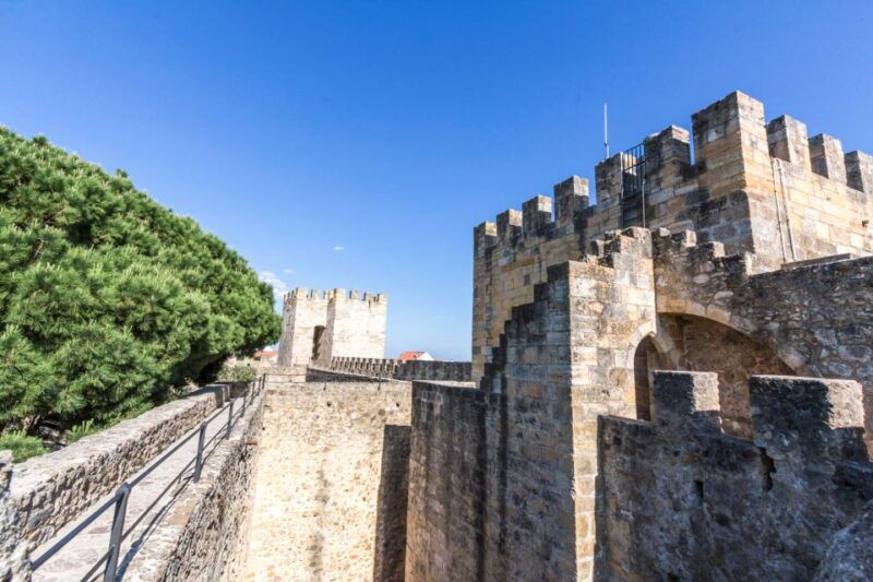 lisbon-sao-jorge-castle-skip-the-line-ticket-with-guide