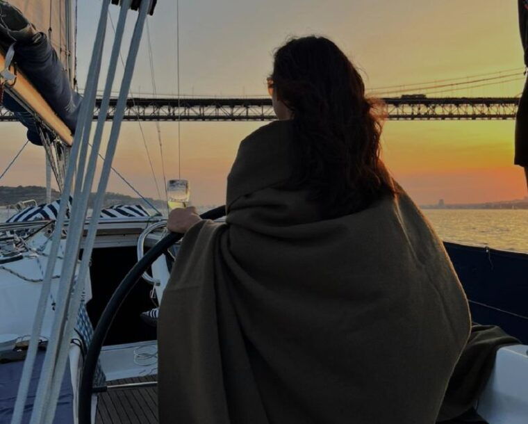 lisbon-scenic-day-sunset-boat-tour-with-a-drink