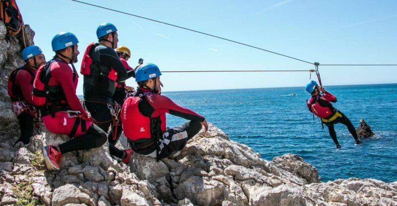 lisbon-sesimbra-arrabida-natural-park-coasteering-adventure