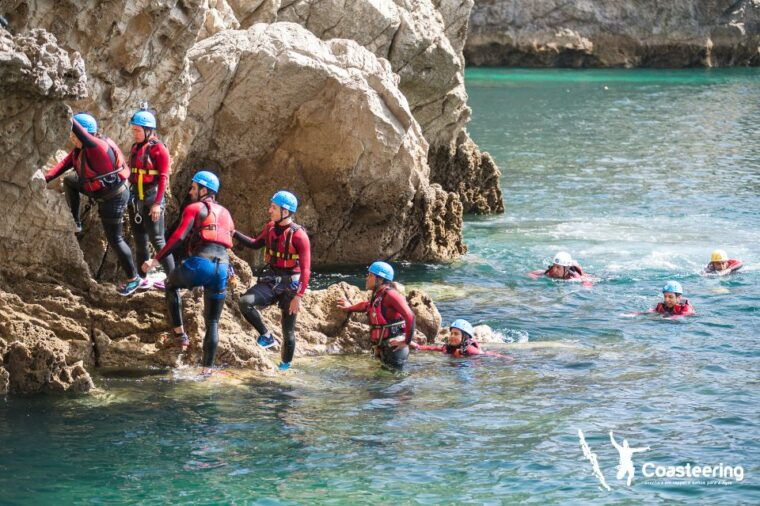 lisbon-sesimbra-arrabida-natural-park-coasteering-adventure