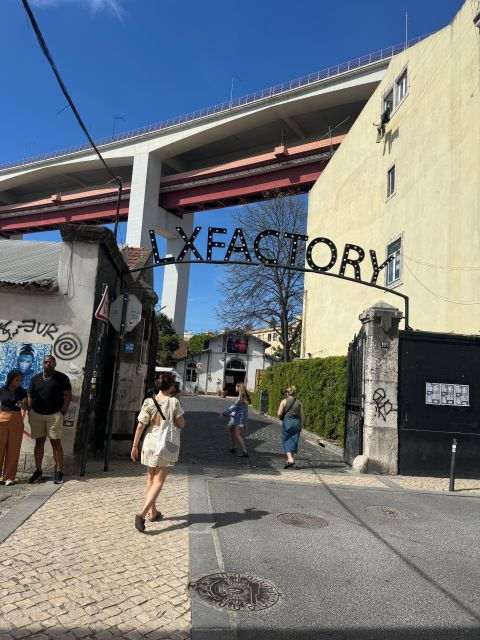 lisbon-sightseeing-belem-tour-by-tuktuk