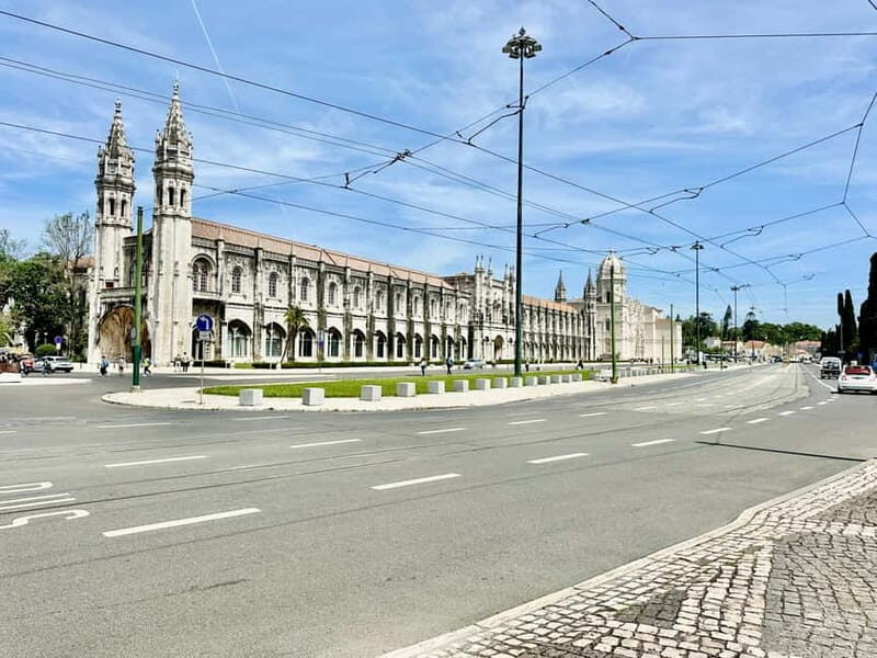 Lisbon sightseeing Big OVERVIEW (4h) Tuk Tuk city Tour - Frequently Asked Questions