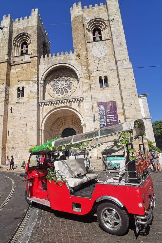 lisbon-sightseeing-city-tour-by-tuk-tuk