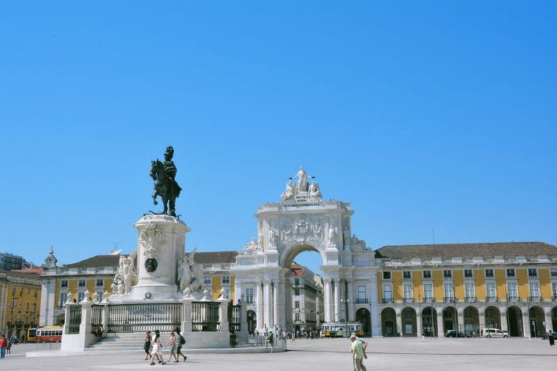 lisbon-sightseeing-city-tour-by-tuk-tuk
