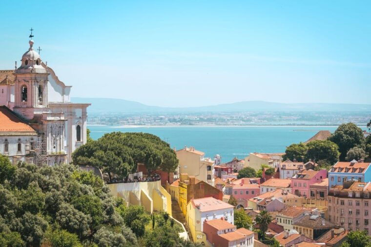 lisbon-sightseeing-city-tour-by-tuk-tuk