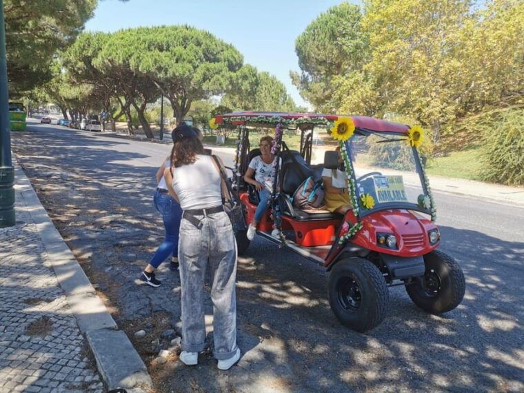 lisbon-sightseeing-city-tour-by-tuk-tuk