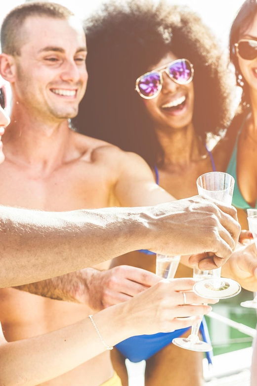 lisbon-sightseeing-cruise-with-open-bar-dj-swim-stop