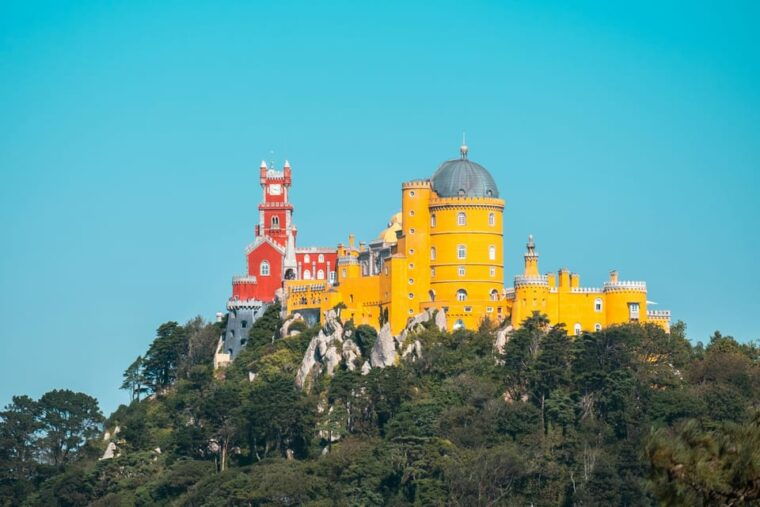 lisbon-sintra-pena-palace-cabo-da-roca-coast-and-cascais