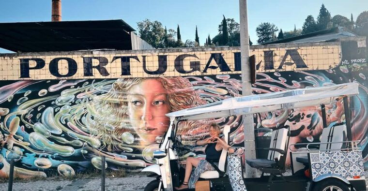 lisbon-street-art-lovers-with-tuktuk