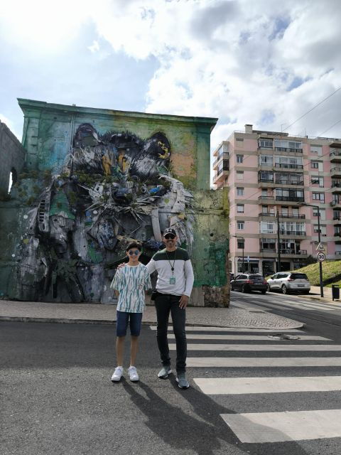 lisbon-street-art-private-guided-tour-by-tuk-tuk