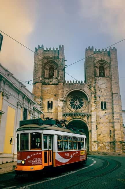 Lisbon: Street Photography Tour Sunrise or Sunset - Exploring Lisbon Through the Lens