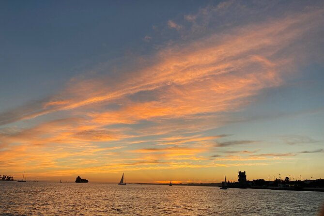 lisbon-sunset-and-day-tours-by-boat-with-drinks-and-music