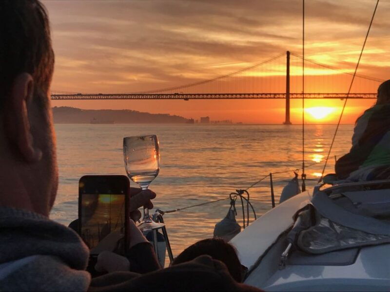 lisbon-sunset-and-wine-luxury-catamaran-cruise