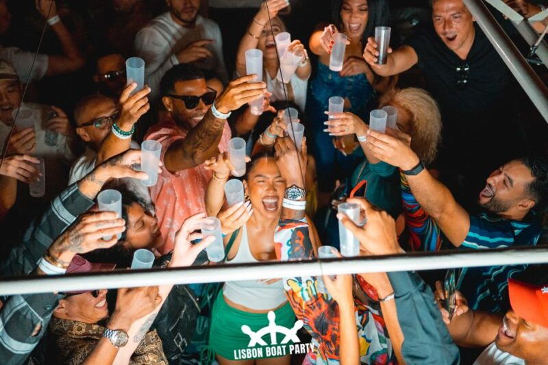 lisbon-sunset-boat-party-with-2-drinks-and-free-club-entry