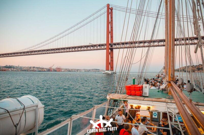 lisbon-sunset-boat-party-with-2-drinks-and-free-club-entry