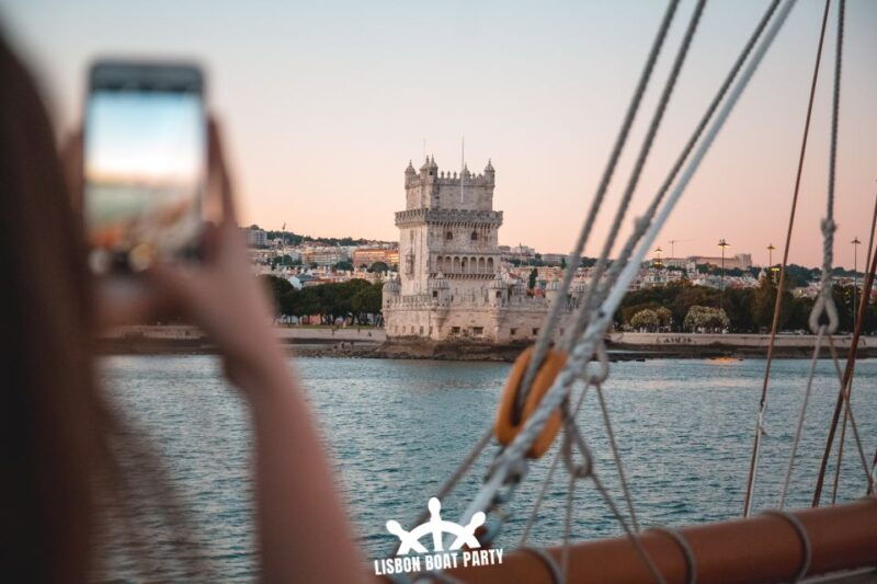 lisbon-sunset-boat-party-with-2-drinks-and-free-club-entry