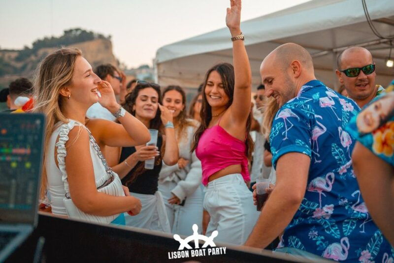lisbon-sunset-boat-party-with-2-drinks-and-free-club-entry
